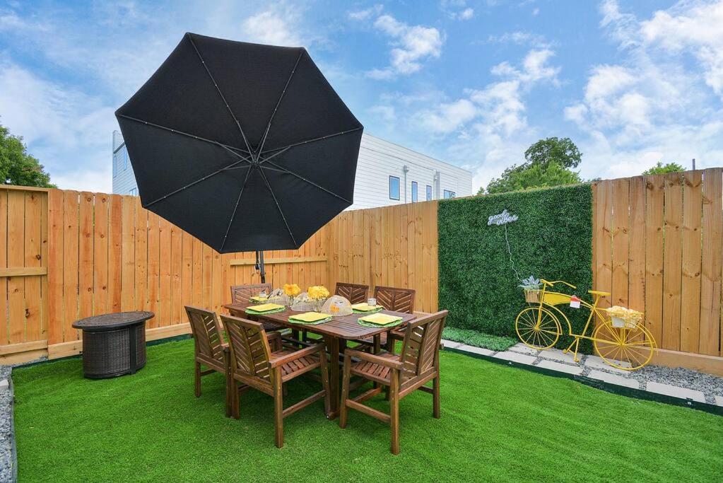 Blissful Getaway Home With Hot Tub & Backyard Near Downtown Houston Exterior foto